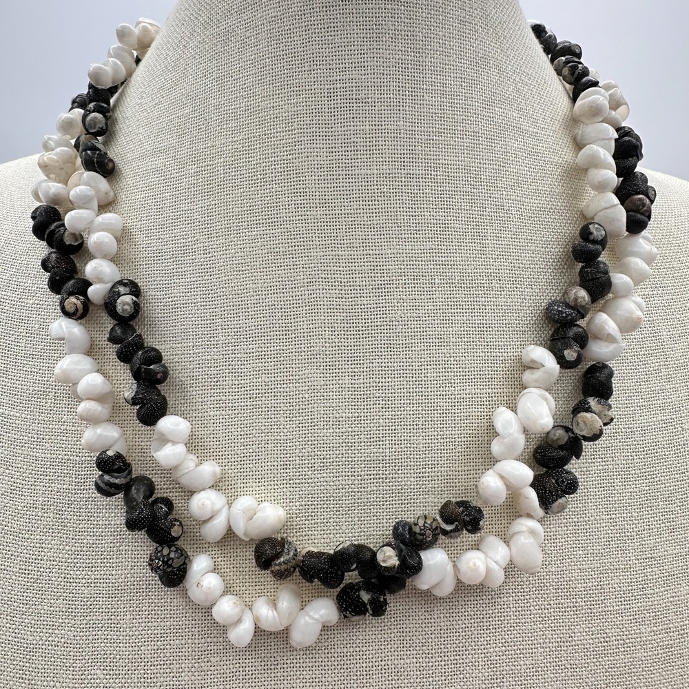 Vintage 90s Black & White Multi-Strand Cowrie Shell Necklace Women's Jewelry